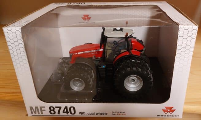 Massey Ferguson 8740 met Dubbellucht