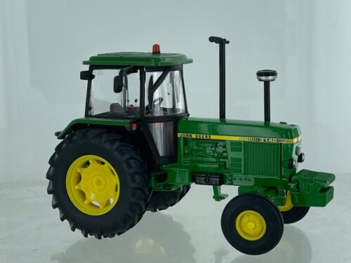 John Deere 3140