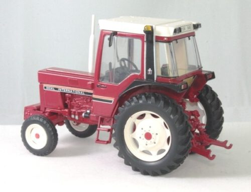 International 845XL 2WD Zwarte Spatborden