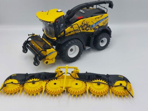 New Holland FR780 Yellow Bull Hakselaar met Gras en Maisbek