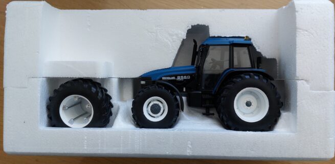 New Holland 8560 met Dubbellucht REPB22