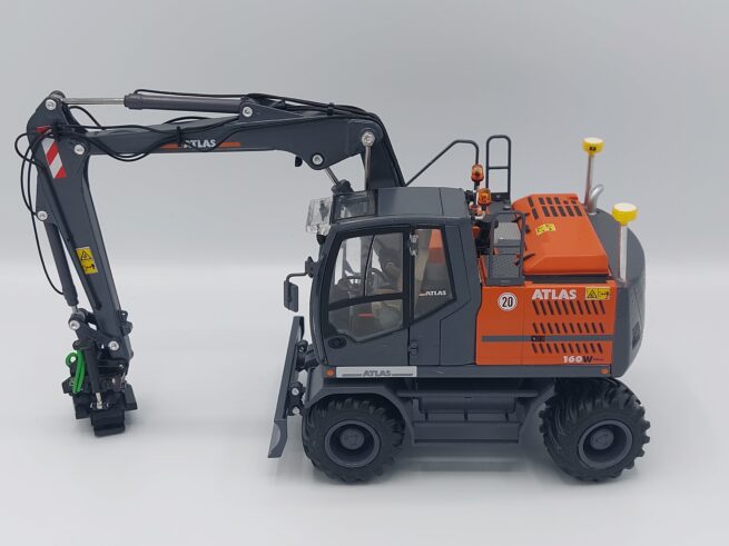 Atlas 160W Wielkraan op Nokian Banden (Verbouwd)