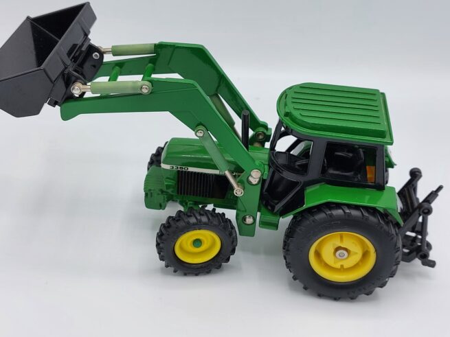 John Deere 3350 met Voorlader (Schade) ERTL5647