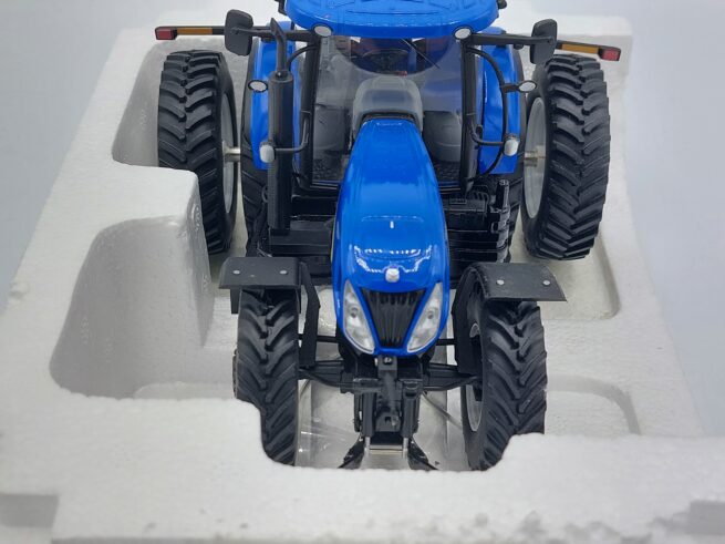 New Holland T7050 met Dubbellucht