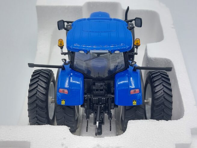 New Holland T7050 met Dubbellucht