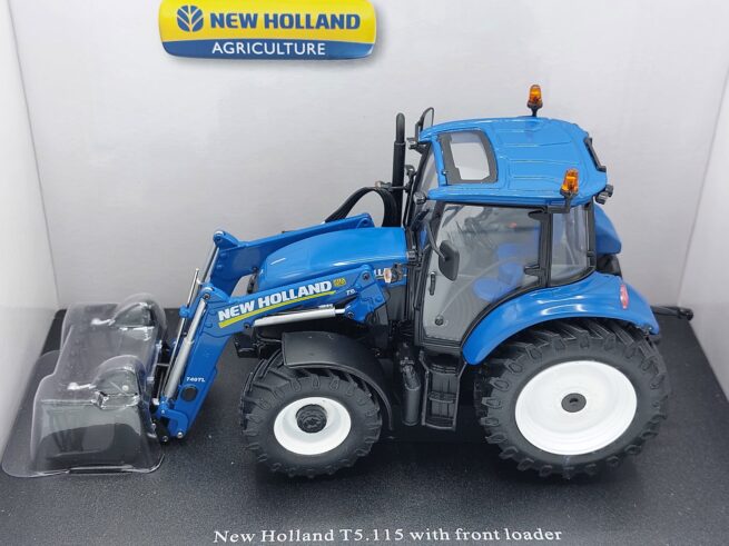 New Holland T5.115 met 740TL Voorlader