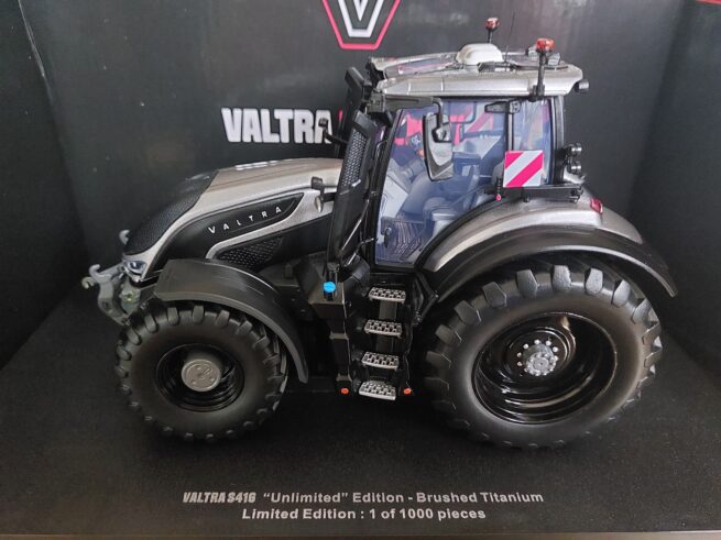 Valtra S416 Brushed Titanium (Agritechnica 2023)