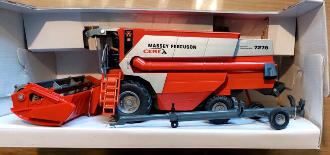Massey Ferguson Cerea 7278 Combine SK4251